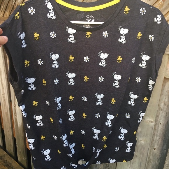Tops - 4/$20☀️Snoopy casual t-shirt.